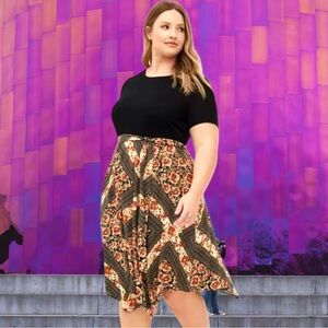 Torrid Women’s plus-size Black & Yellow Floral Stretchy Knee-Length Dress❤️❤️3X